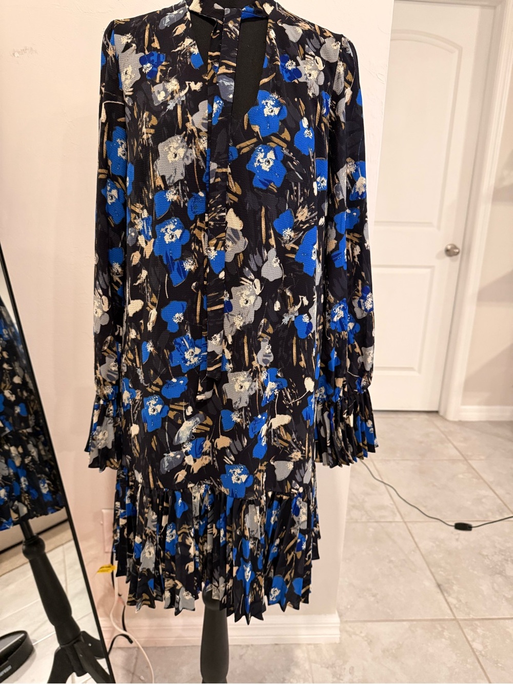 Maggy London Black Blue and Gray Floral Long-Sleeve Pleated Dress